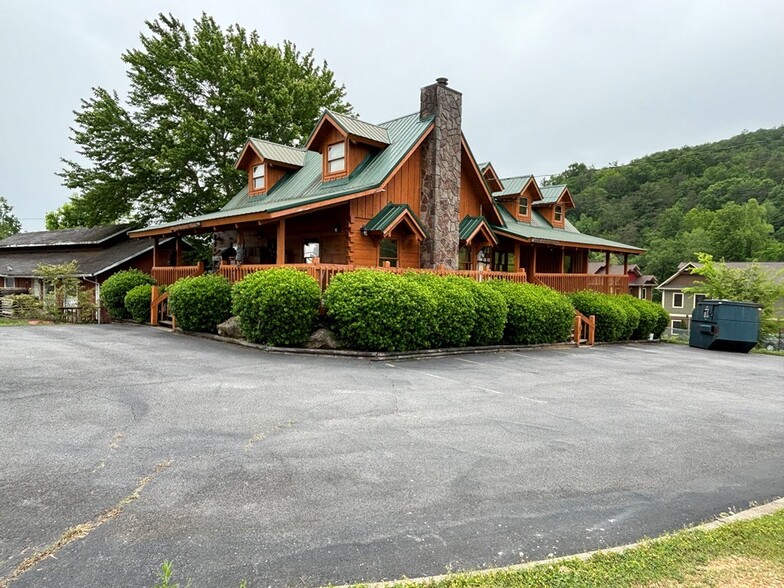 739 Wears Valley Rd, Sevierville, TN for sale - Building Photo - Image 2 of 6