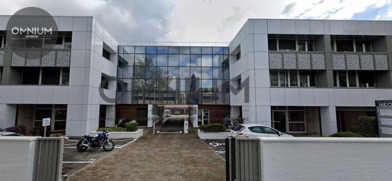 Office in Bron to rent - Building Photo - Image 1 of 7