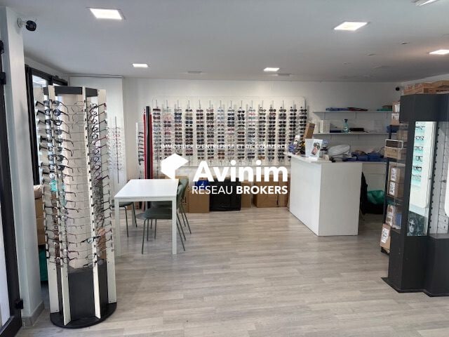Retail in Marseille to rent - Interior Photo - Image 3 of 6