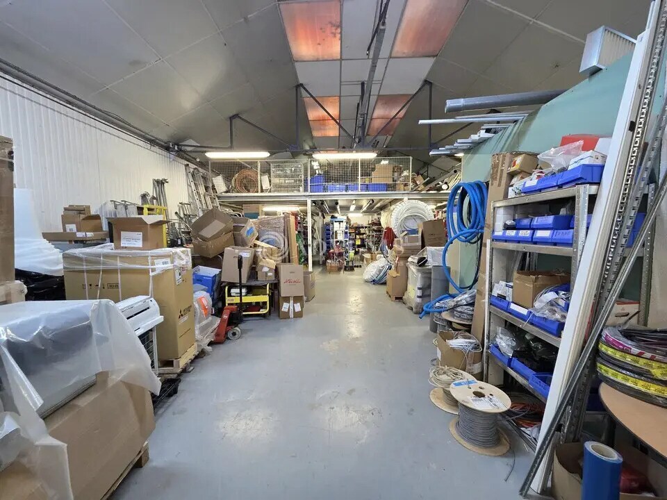 Light Industrial in Villeparisis to rent Interior Photo- Image 1 of 9