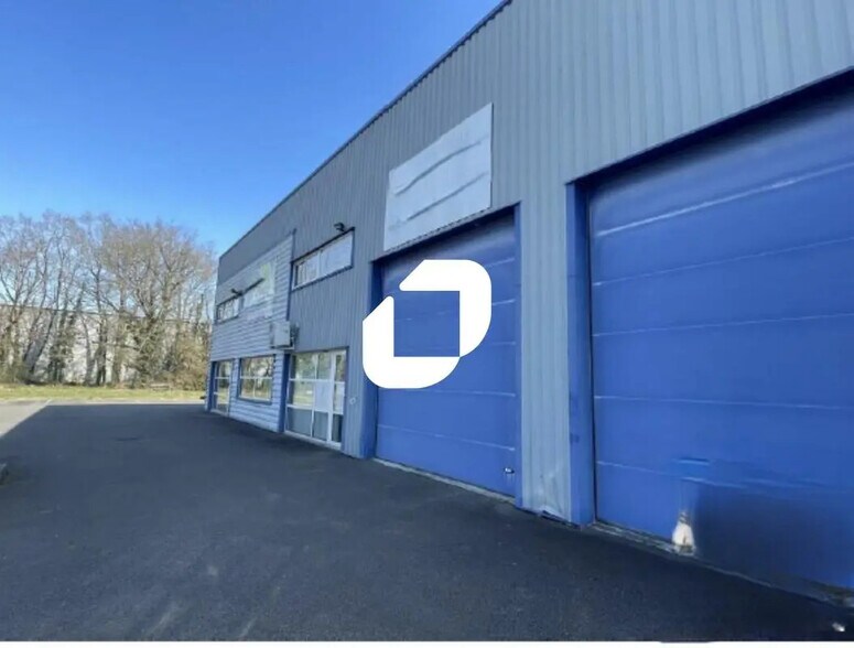 Light Industrial in Treillières to rent - Building Photo - Image 1 of 8