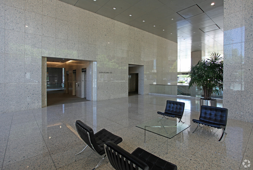 901 Main St, Dallas, TX for rent - Lobby - Image 2 of 22