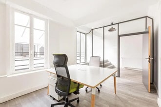 Retail in Paris to rent Interior Photo- Image 2 of 5