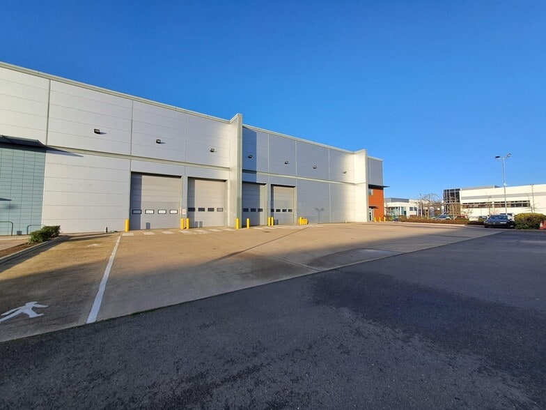 Dunfermline Ct, Milton Keynes to rent - Building Photo - Image 1 of 2