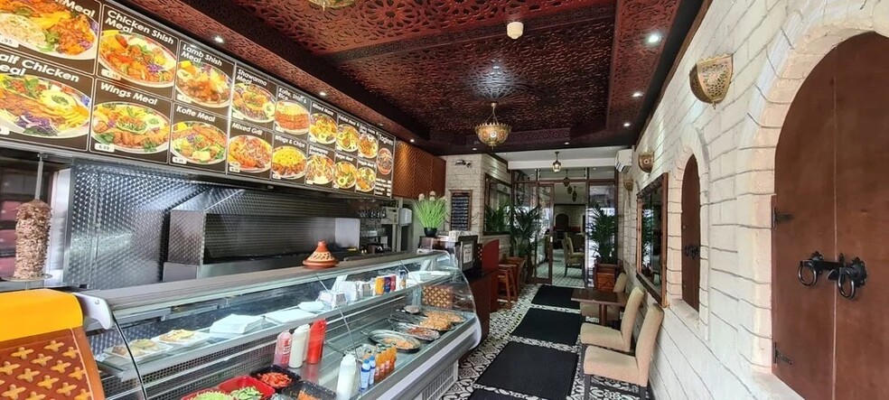 42 High Street Colliers Wood, London to rent - Interior Photo - Image 3 of 4