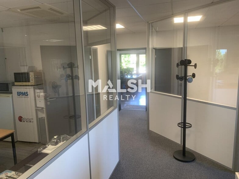 Office in Neyron to rent - Building Photo - Image 2 of 13