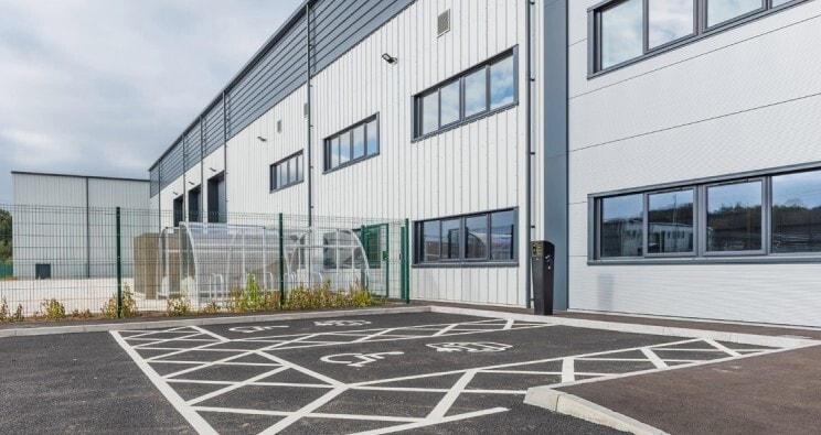 30-35 Magna Rd, Bournemouth to rent - Building Photo - Image 3 of 7