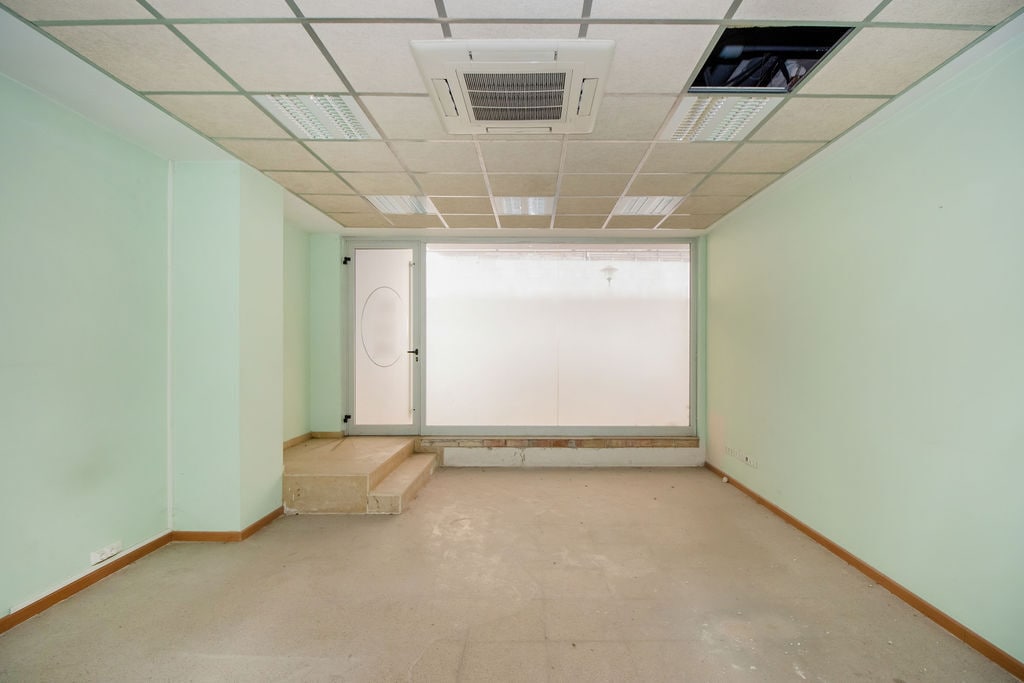 Vic, BAR 08500 - Unit 01 -  - Interior Photo - Image 2 of 4