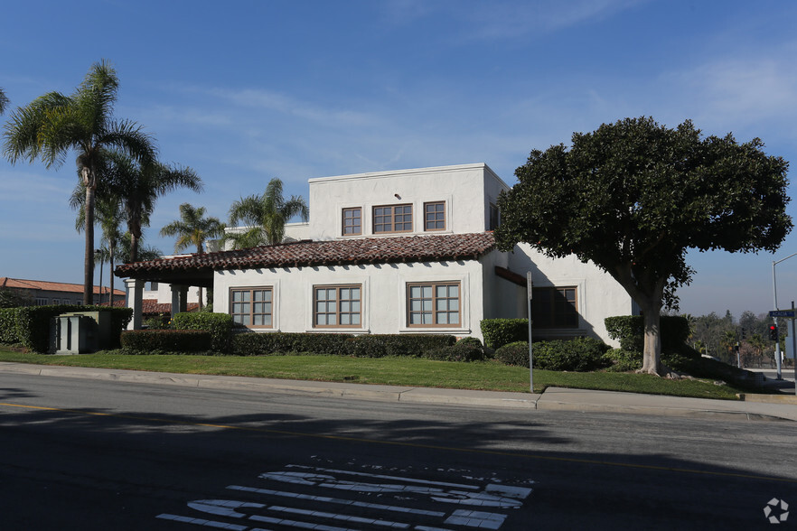 20251 Acacia St, Newport Beach, CA for rent - Building Photo - Image 3 of 4