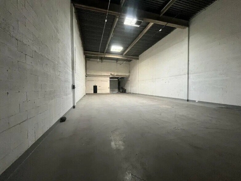 Light Industrial in Gennevilliers to rent - Interior Photo - Image 1 of 3