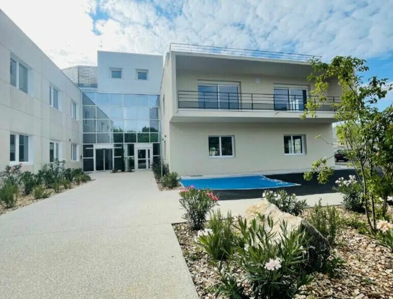 22 Rue Du 35Eme Regiment D'Aviation, Bron for sale - Building Photo - Image 2 of 7