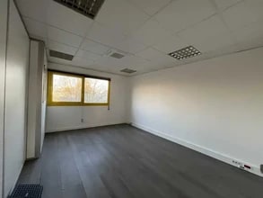 240 Rue Helene Boucher, Buc to rent Interior Photo- Image 2 of 7