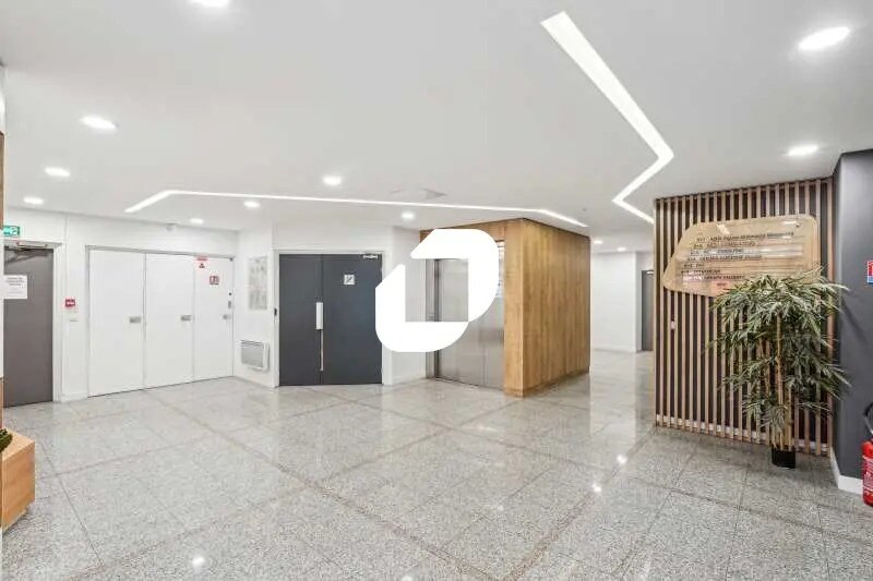 Office in Levallois-Perret to rent - Building Photo - Image 2 of 15