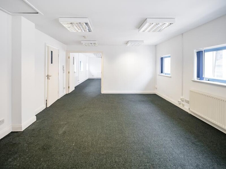 10 Bradley St, Manchester to rent - Building Photo - Image 1 of 8