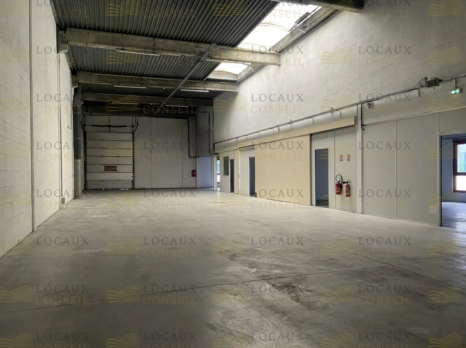 Light Industrial in Éragny to rent Interior Photo- Image 1 of 5