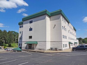 1311-1319 Pineview Dr, Morgantown, WV for rent Building Photo- Image 1 of 96