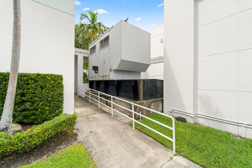 2020 NW 89th Pl, Miami, FL for rent - Building Photo - Image 2 of 7