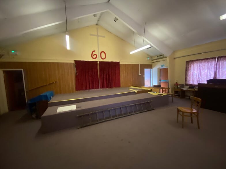 4 School Walk, Bilston to rent - Interior Photo - Image 2 of 4