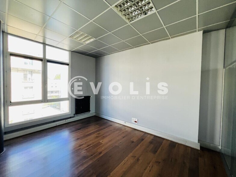 Office in Montreuil to rent - Interior Photo - Image 3 of 7