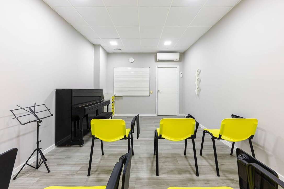 Madrid, MAD 28026 - Unit 1 - - Interior Photo - Image 2 of 10