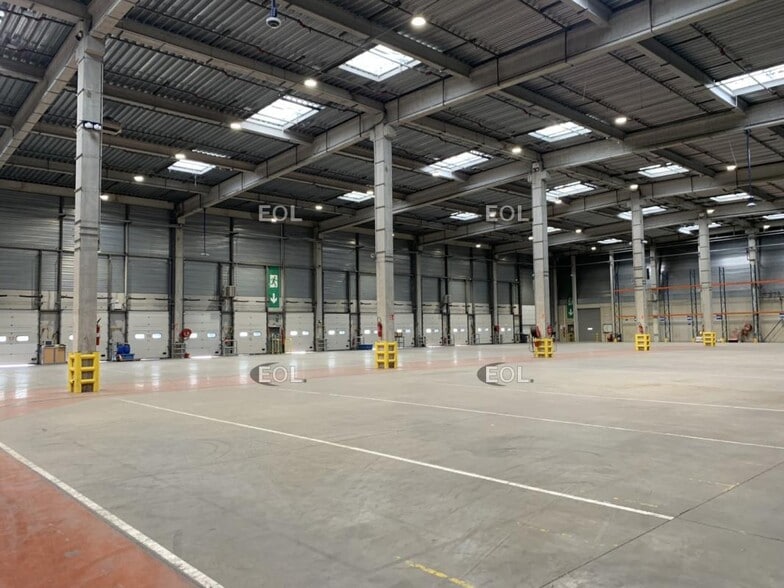 Industrial in Gennevilliers to rent - Building Photo - Image 3 of 11