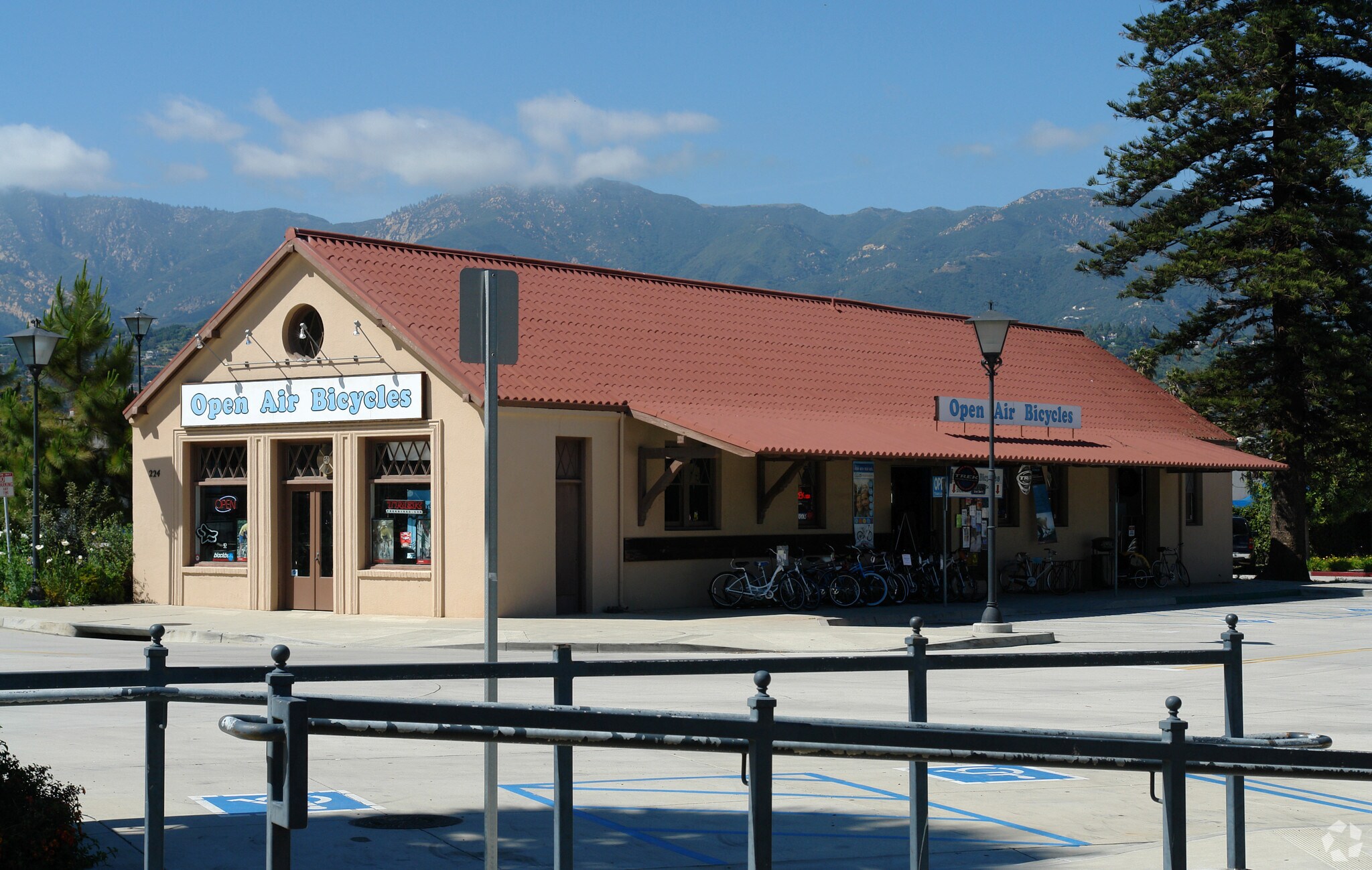 215 State St, Santa Barbara, CA for sale Primary Photo- Image 1 of 1