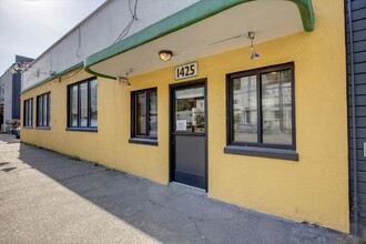 1415-1419 Elliott Ave W, Seattle, WA for rent Building Photo- Image 1 of 2