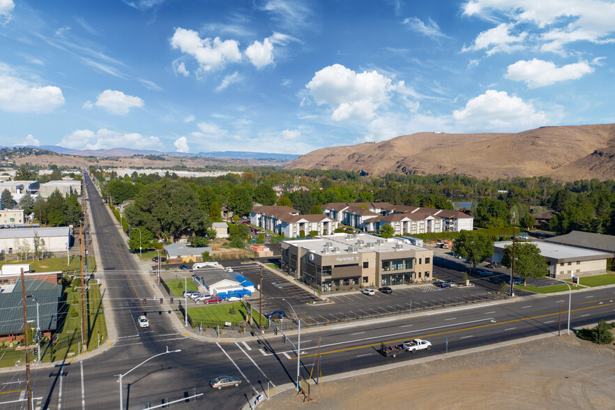 1202 N 16th Ave, Yakima, WA for rent - Building Photo - Image 2 of 2