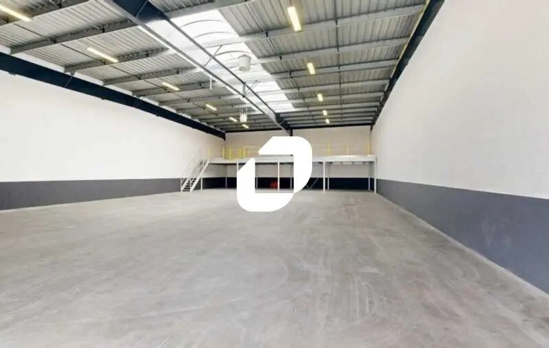 Light Industrial in Bezons to rent Interior Photo- Image 1 of 9