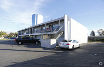 210 St Marys Dr, Oxnard, CA for rent Building Photo- Image 1 of 4