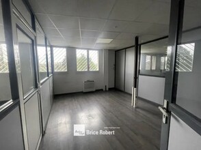 Light Industrial in Décines-Charpieu to rent Interior Photo- Image 2 of 5