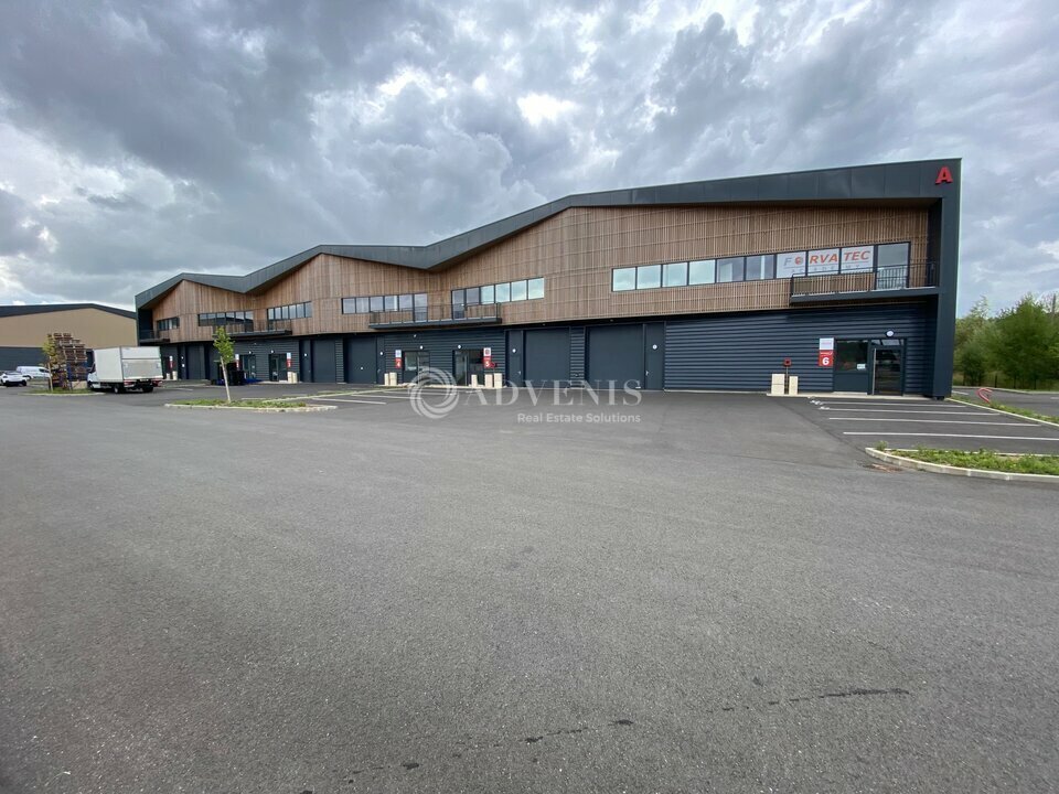 Light Industrial in Moissy-Cramayel for sale Building Photo- Image 1 of 7