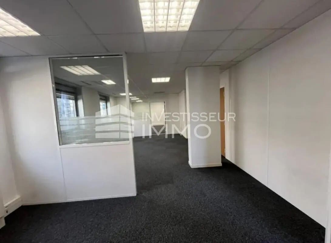 Office in Noisy-le-Grand to rent Interior Photo- Image 1 of 2