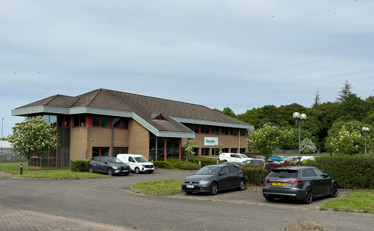 4A Royston Rd, Livingston to rent Building Photo- Image 1 of 4