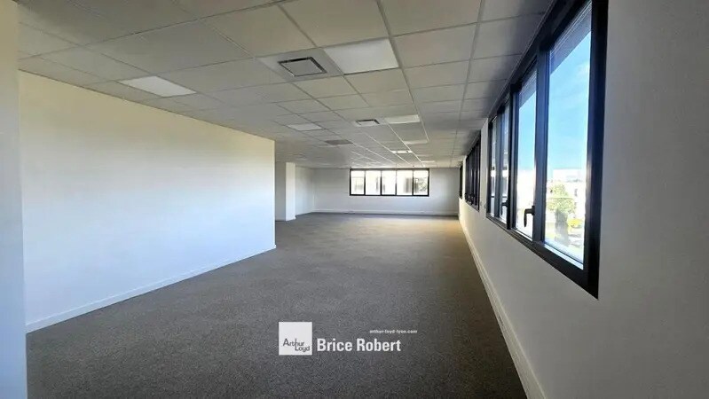 16-18 Chemin Du Tronchon, Dardilly to rent - Interior Photo - Image 3 of 9