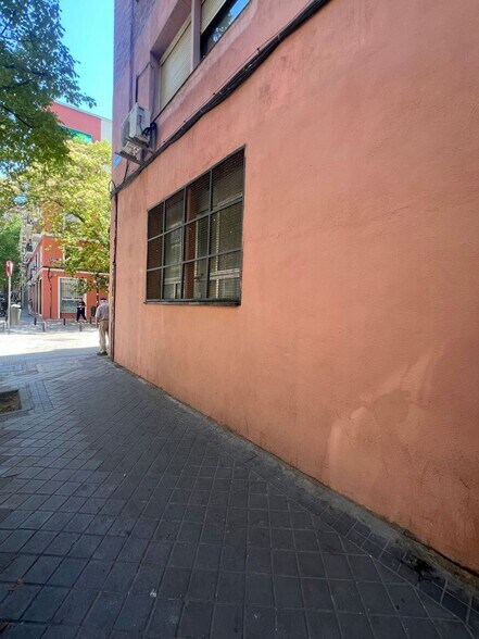 Retail in Madrid, Madrid to rent - Building Photo - Image 3 of 3