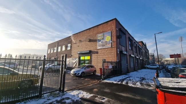 More details for 227 Ayres Rd, Manchester - Retail to Rent