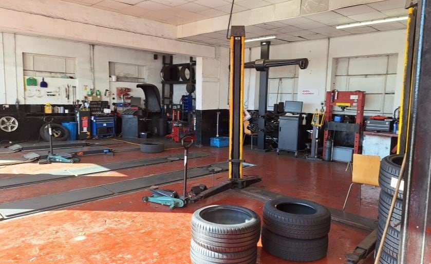 Winterstoke Rd, Weston Super Mare for sale - Interior Photo - Image 3 of 4