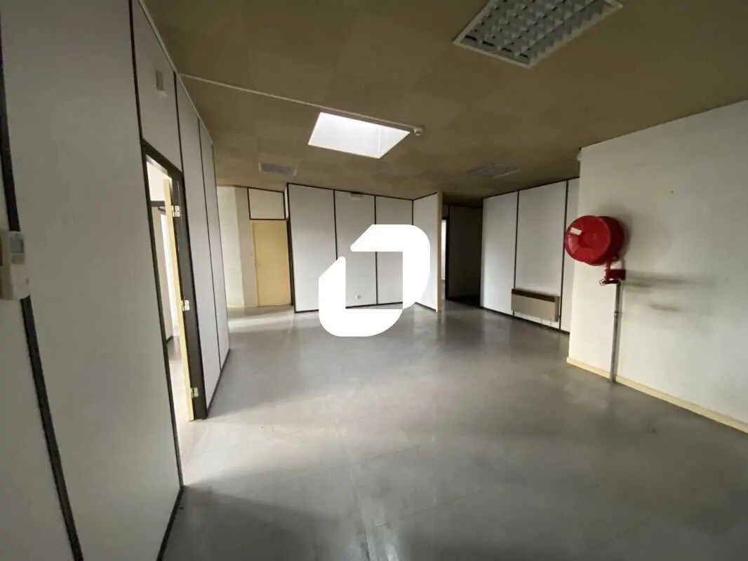 Office in Carbon-Blanc to rent Interior Photo- Image 1 of 14