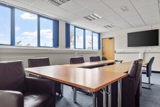 Oak Rd, Winfrith Newburgh to rent Interior Photo- Image 2 of 4