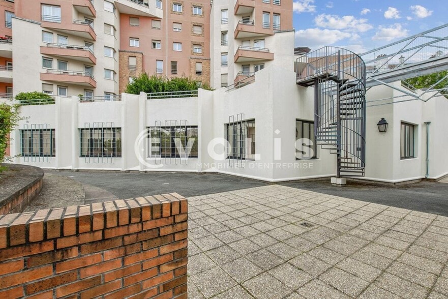 Office in Le Kremlin-Bicêtre for sale - Building Photo - Image 2 of 15