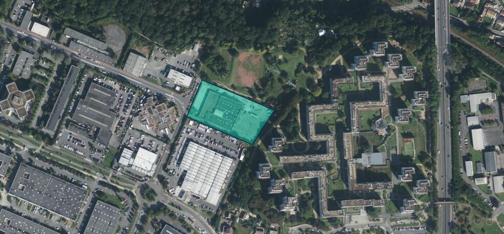 Office in Osny to rent - Aerial - Image 2 of 11