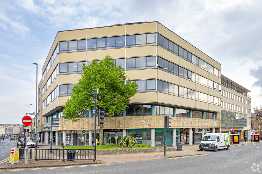 Market Street, Huddersfield to rent - Primary Photo - Image 1 of 6