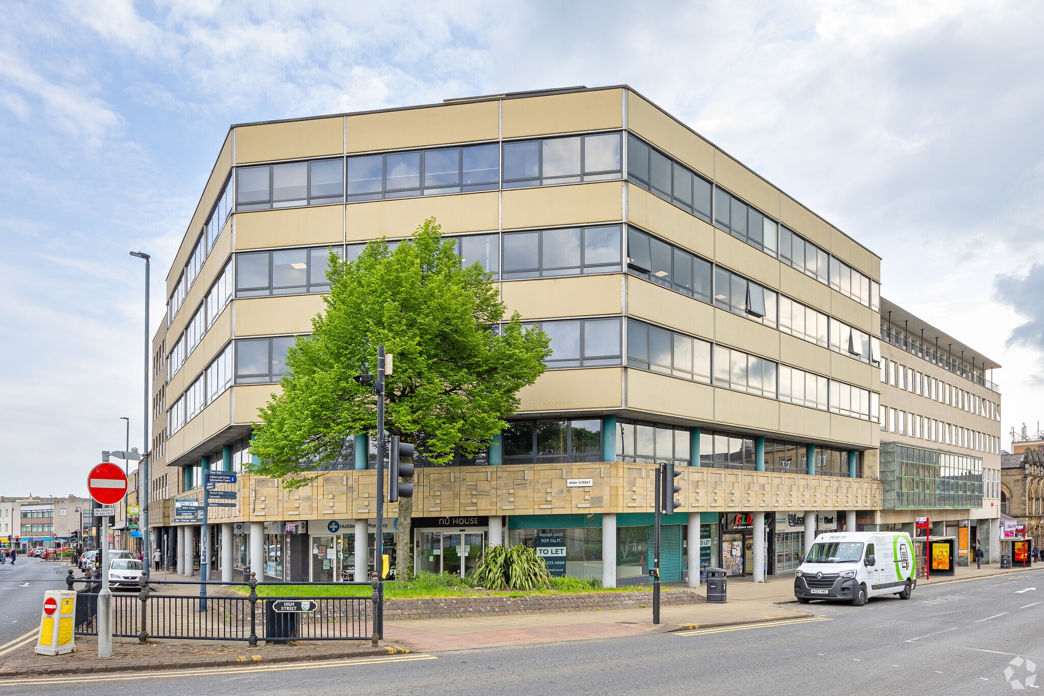 Market Street, Huddersfield to rent Primary Photo- Image 1 of 7