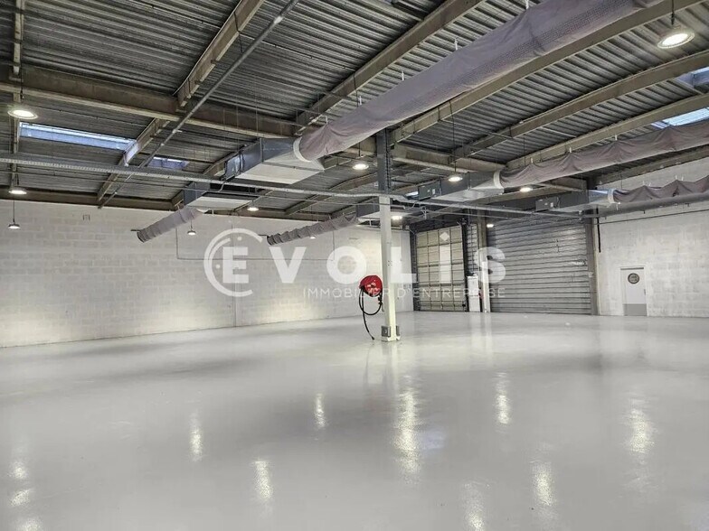 Light Industrial in Massy to rent - Building Photo - Image 2 of 23