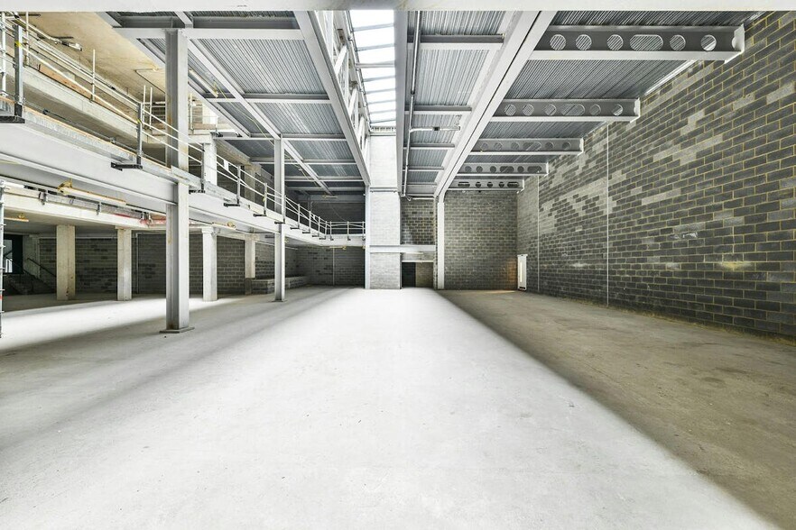 16 Bryanston St, London to rent - Interior Photo - Image 2 of 5