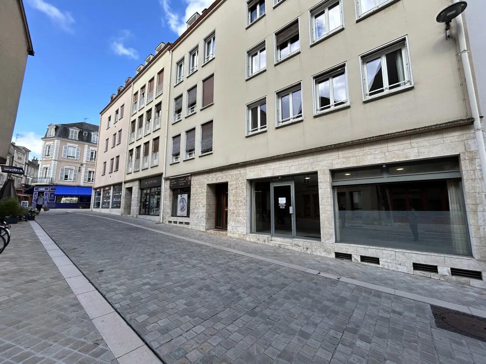 7 Rue De La Poissonnerie, Chartres to rent Building Photo- Image 1 of 6