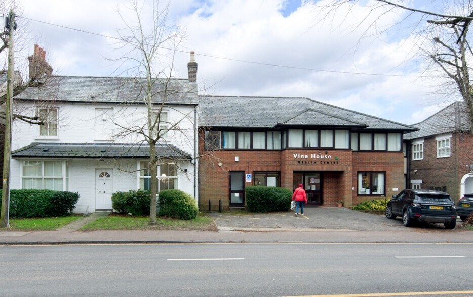 87-89 High St, Abbots Langley for sale - Building Photo - Image 1 of 1