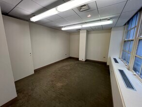 16 E 52nd St, New York, NY for rent Building Photo- Image 1 of 4