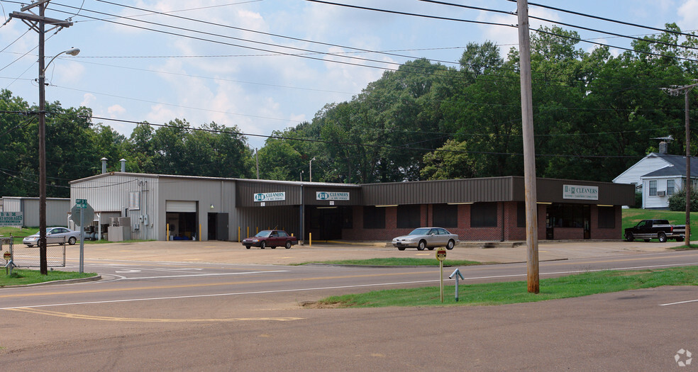 4073 Highway 51 S, Senatobia, MS for rent - Primary Photo - Image 1 of 6